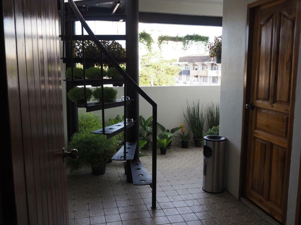 Boonnark Bed Night Bazaar No Car Parking Apartment Chiang Mai Exterior photo